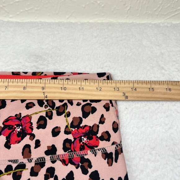 Wildfox | Leopard contender neutral coral ankle leggings Medium - Picture 4 of 9